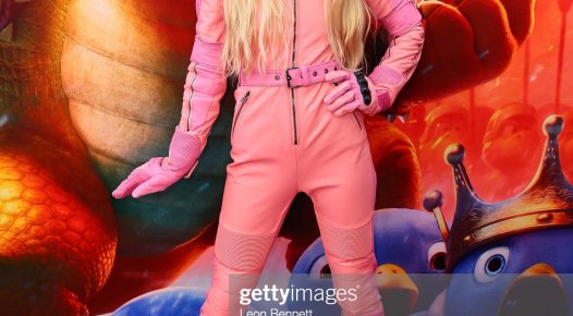 Anya Taylor-Joy veste Tiffany & Co. na estreia do filme Super Mario Bros. em Los Angeles