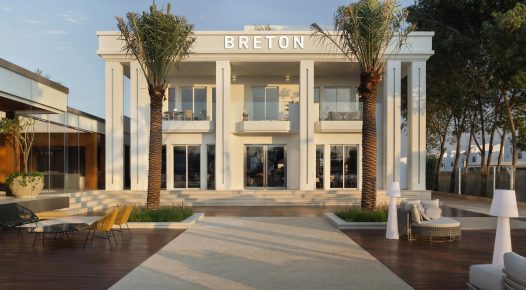 Franqueados da Breton Curitiba participam em Dubai da abertura da nova loja da marca nos Emirados Árabes